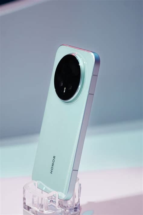 Why Everyone is Buying the Honor Magic 8 Pro (Full Review)